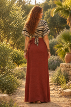 Anastasia back pose - closed top, flat skirt